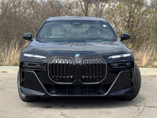 Black Sapphire Metallic 2026 BMW 760 760i xDrive