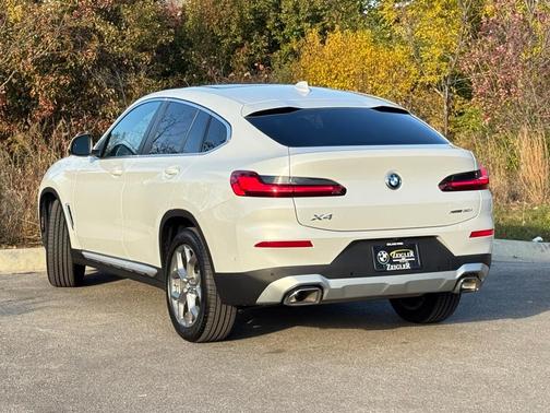 2024 BMW X4 xDrive30i