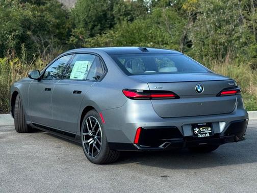 2026 BMW 740 i xDrive