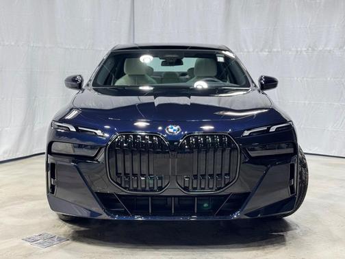 2026 BMW 740 i xDrive