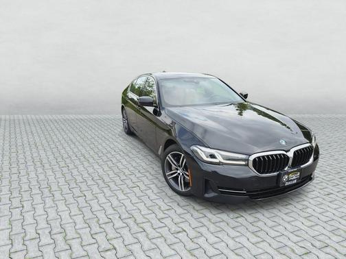 Black Sapphire Metallic 2022 BMW 530 i xDrive