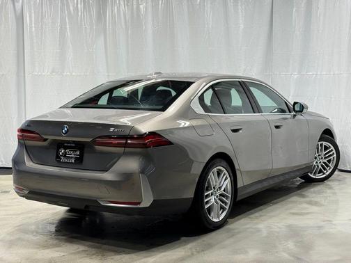 2024 BMW 530 i xDrive