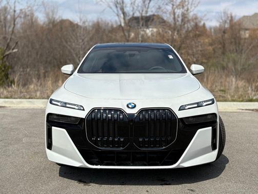 2025 BMW 760 760i xDrive