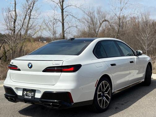 2025 BMW 760 760i xDrive