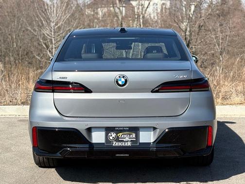 2025 BMW 740 i xDrive