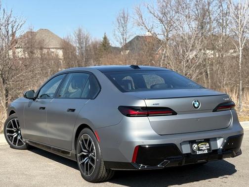 2025 BMW 740 i xDrive