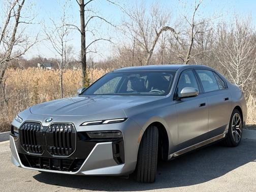 2025 BMW 740 i xDrive