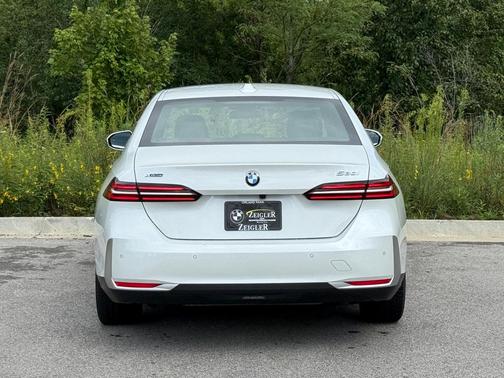 2024 BMW 530 i xDrive