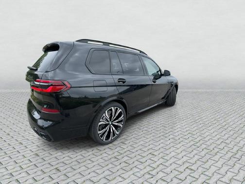 Black 2027 BMW X7 M60i