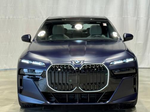 2025 BMW 760 760i xDrive