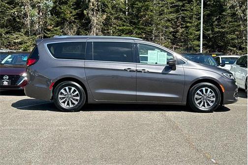2021 Chrysler Pacifica Hybrid Touring L
