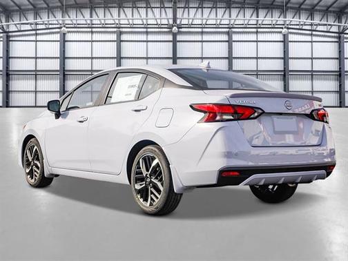 2025 Nissan Versa 1.6 SR