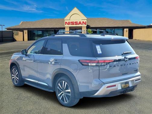 2025 Nissan Pathfinder Platinum