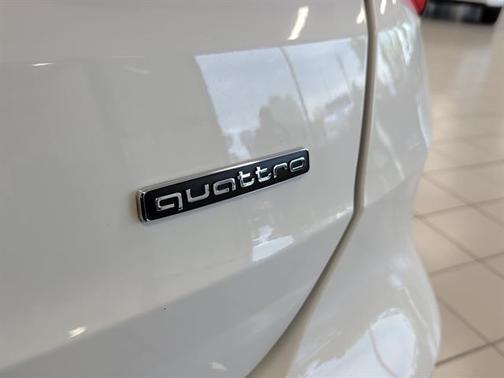 Ibis White 2022 Audi Q3 40 Premium