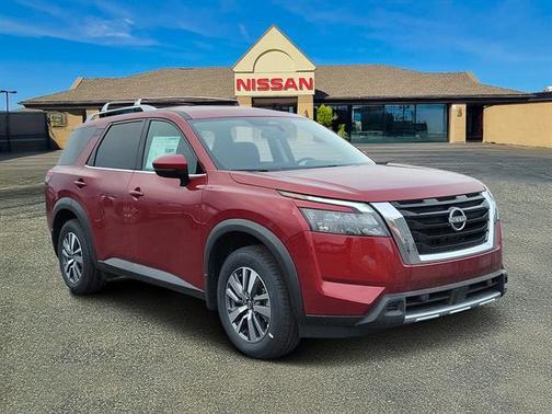 2025 Nissan Pathfinder SL