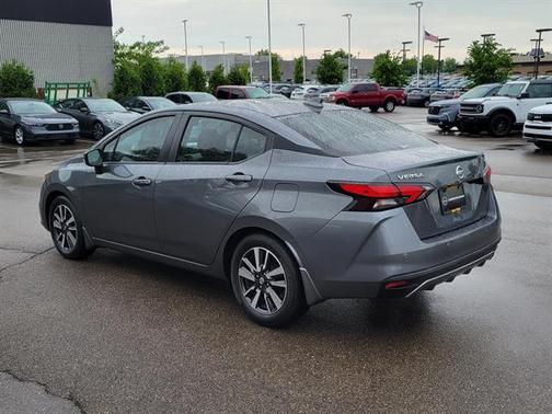 Gun Metallic 2021 Nissan Versa 1.6 SV