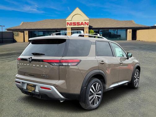 2025 Nissan Pathfinder Platinum