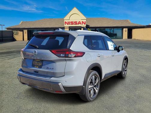 2025 Nissan Rogue SL