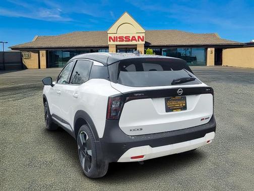 2025 Nissan Kicks SR
