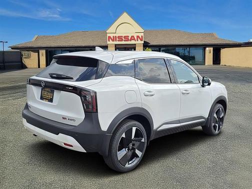 Aspen White Tri 2025 Nissan Kicks SR