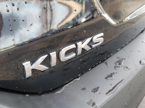 2020 Nissan Kicks SR