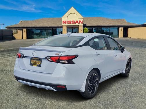 2025 Nissan Versa 1.6 SR