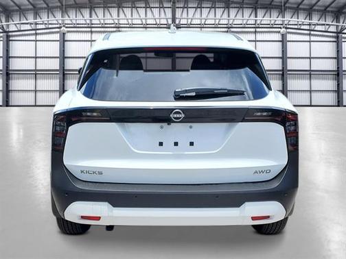 2025 Nissan Kicks SV