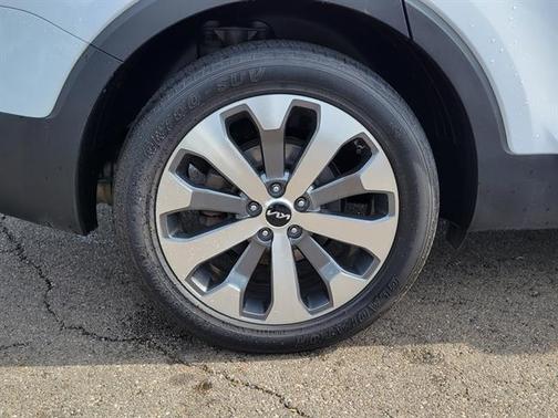 Glacial White Pearl 2022 Kia Telluride S