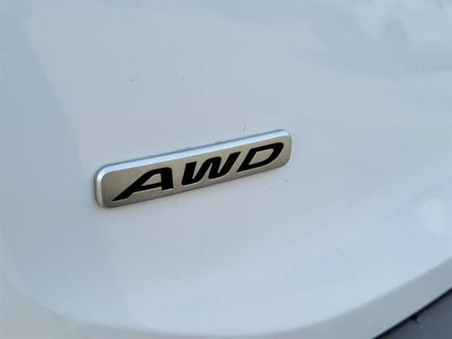 Glacial White Pearl 2022 Kia Telluride S
