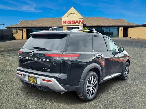 2025 Nissan Pathfinder Platinum