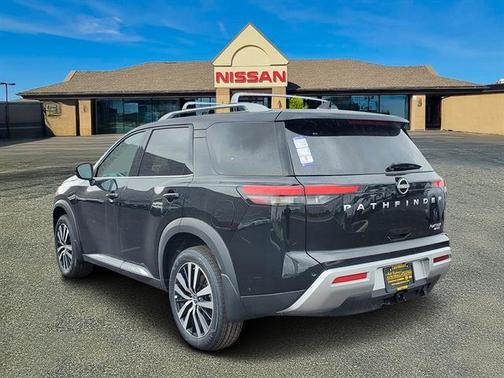 2025 Nissan Pathfinder Platinum