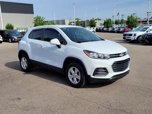 Summit White 2022 Chevrolet Trax LS
