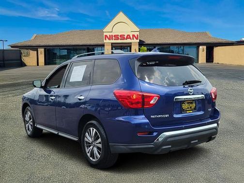 2020 Nissan Pathfinder SV