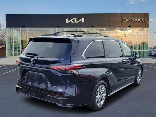2022 Toyota Sienna XSE 7 Passenger
