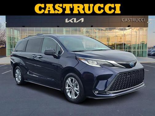 2022 Toyota Sienna XSE 7 Passenger