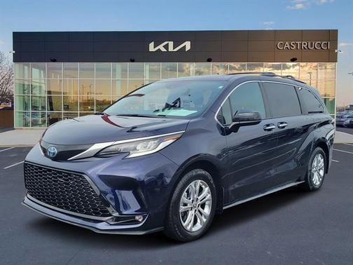 2022 Toyota Sienna XSE 7 Passenger