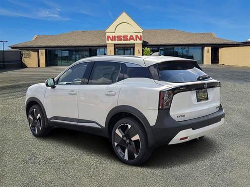 2025 Nissan Kicks SR