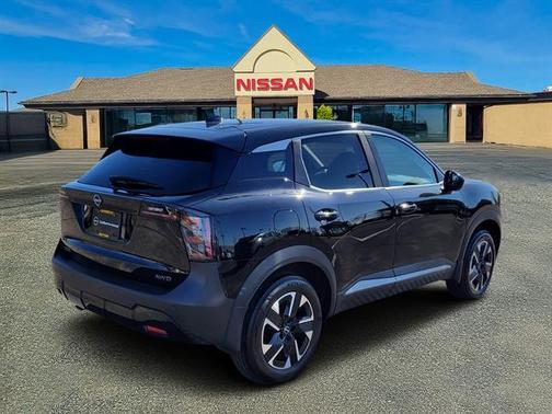 Super Black 2025 Nissan Kicks SV