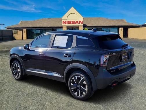 Super Black 2025 Nissan Kicks SV