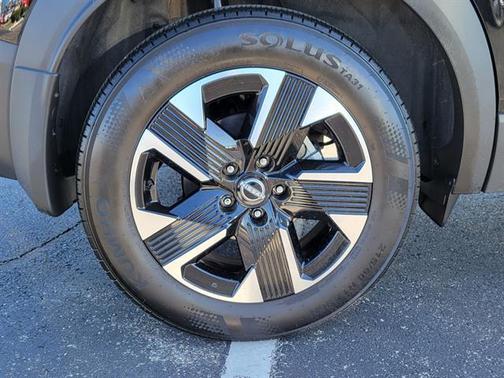 Super Black 2025 Nissan Kicks SV