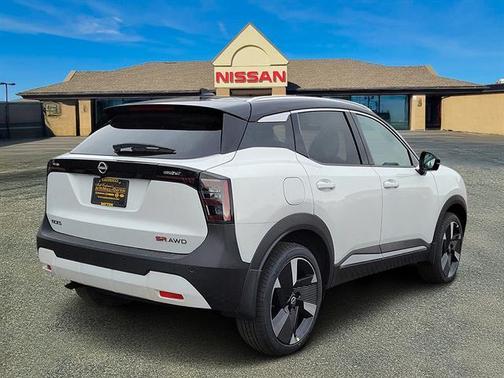 2025 Nissan Kicks SR