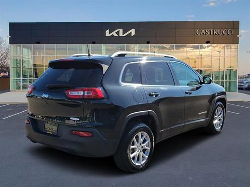 Brilliant Black Crystal Pearlcoat 2016 Jeep Cherokee Latitude