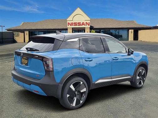 2025 Nissan Kicks SR