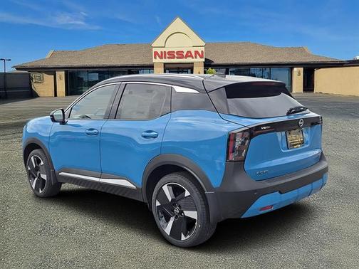 2025 Nissan Kicks SR