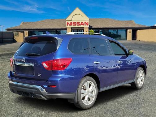 2019 Nissan Pathfinder SL