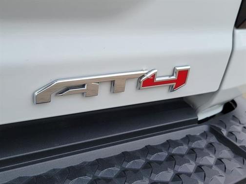 Summit White 2023 GMC Canyon AT4