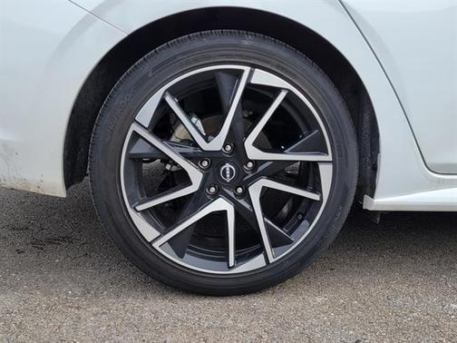 White 2024 Nissan Sentra SR