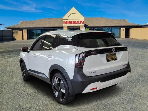 2025 Nissan Kicks SR