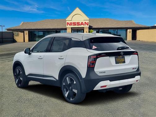 2025 Nissan Kicks SR