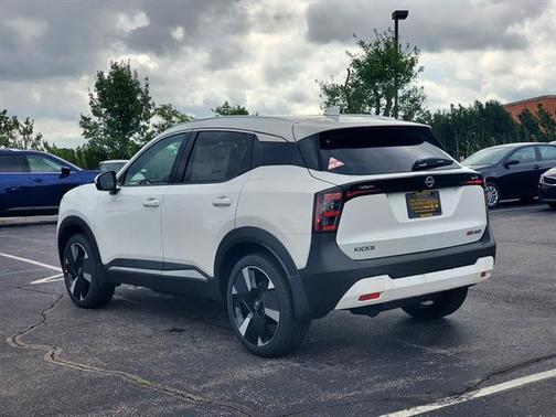 2025 Nissan Kicks SR